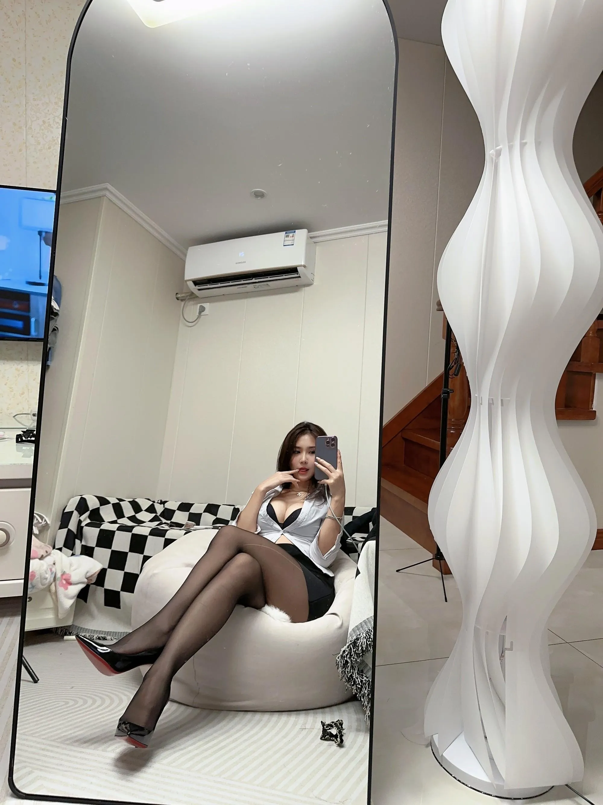 NO.044 陈大小姐-微密圈系列 – 衬衫黑丝 [48P]插图2